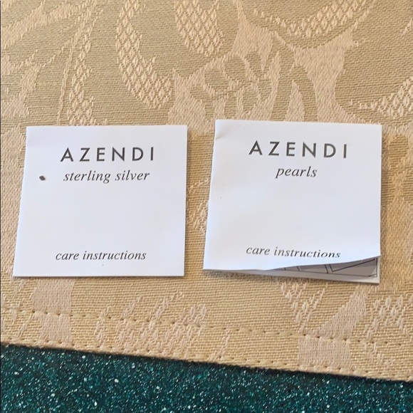 Azendi Heart Earrings - Picture 4 of 4